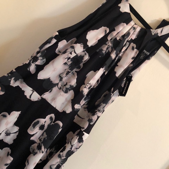 NWT express floral dress - Picture 2 of 3